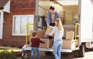 7 Tips to Move on a Budget graphic