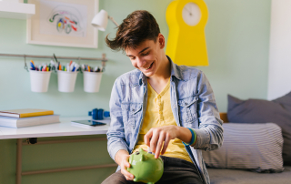 How to Introduce Your Teenager to Banking Graphic