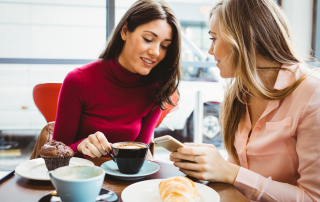 The Benefits & Risks of P2P Payment Apps graphic